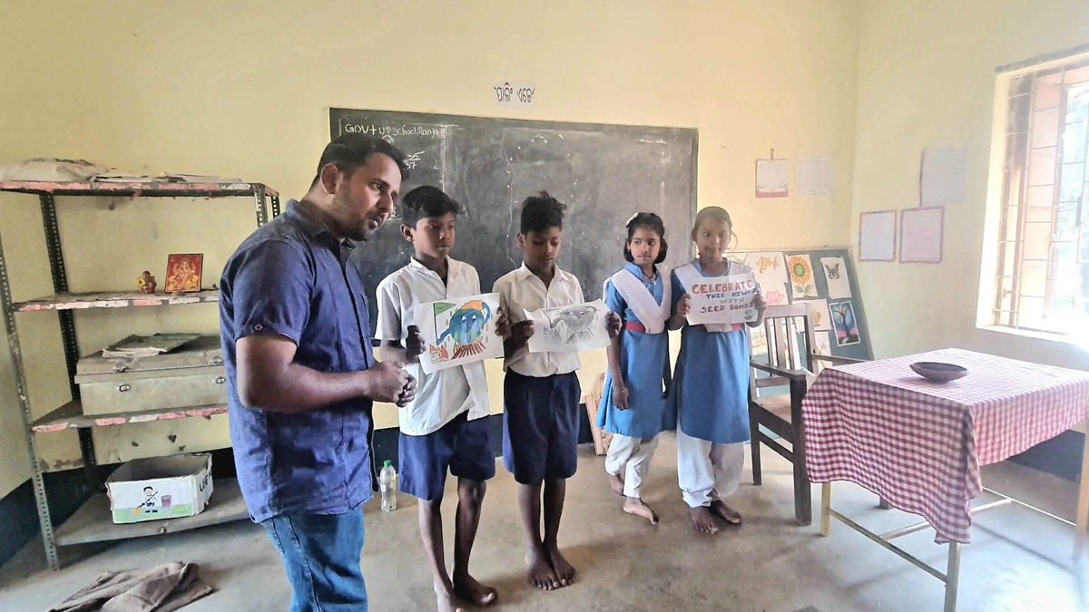 talktosubhransu's tweet photo. An awareness program on forest fires teaches school children how to protect nature, prevent fires, and become young guardians of our forests.
#SubhransuSatpathy #BirdMan #Odisha #GreenerPlanet #TheyReallyNeedus #SaveForest @byadavbjp @districtadmndkl @DfoDhenkanal @PSSOdisha https://t.co/NU4mZsnaWz