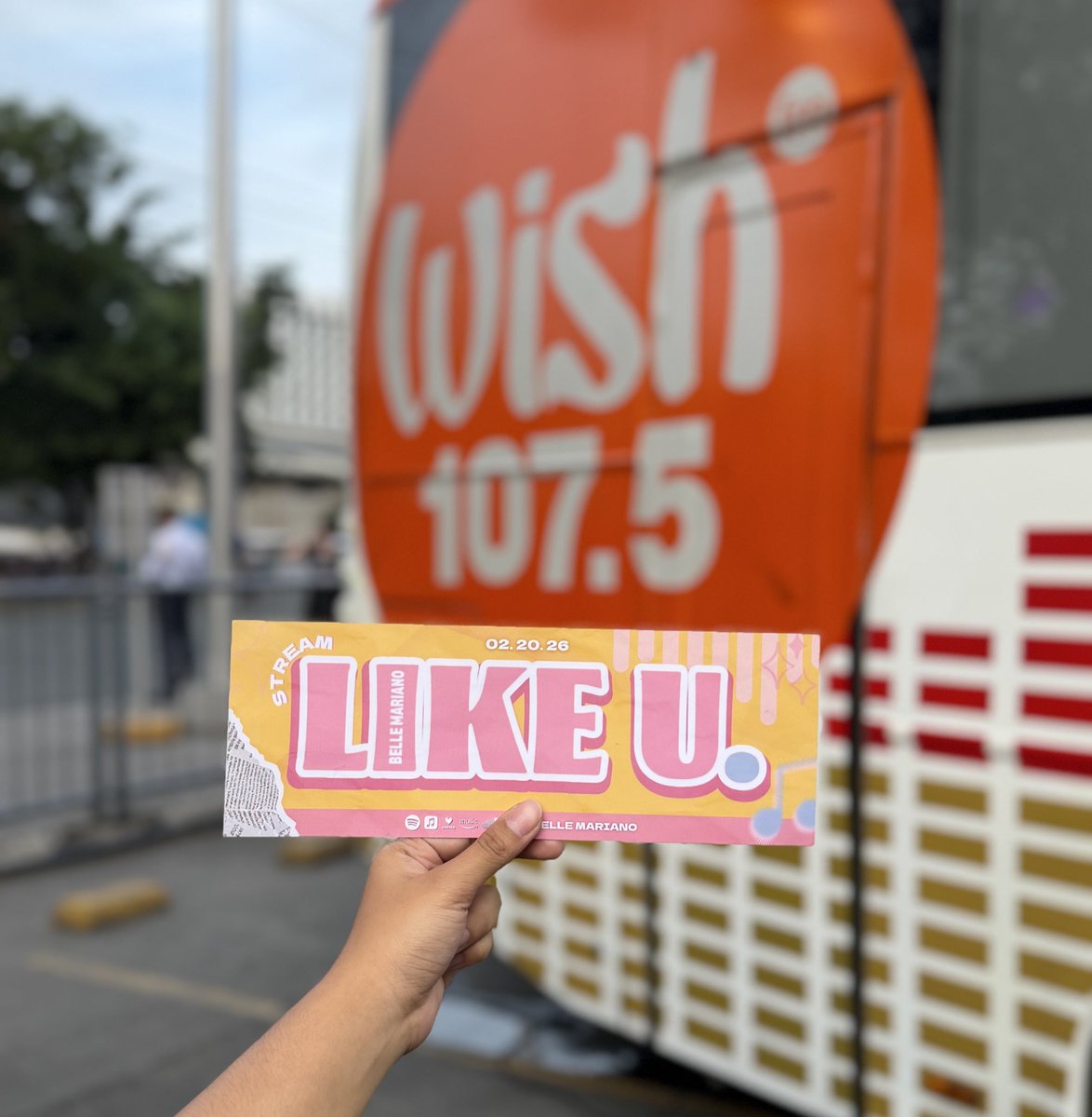BANNERS ARE OUT! 💛

“Like U.” is shining at the venue!

LIKEU ON WISHBUS
#BelleMariano #LikeU