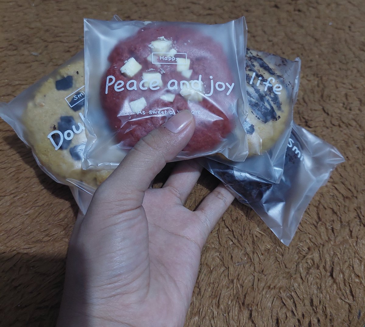 Padahal baru sampai, tapi cuma ini yang bisa diselamatkan dari orang rumah 😇 kak mau juga buat lebaran please <a href="/siPisces22/">ionn🐬</a>