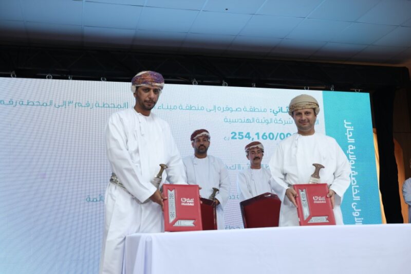 OmanNewsAgency's tweet photo. باستثمارات تتجاوز 22 مليون ريال عُماني نماء لتوزيع الكهرباء تنفذ مشروعات تطوير وتأهيل شبكات توزيع الكهرباء بمحافظة #الوسطى منها 5 ملايين ريال عُماني إجمالي قيمة عقود الإسناد لـ 7 مشروعات ضمن المرحلة الأولى لتأهيل وتطوير الشبكة الكهربائية لولاية الجازر.

#العُمانية https://t.co/Ud5D0WkH8O