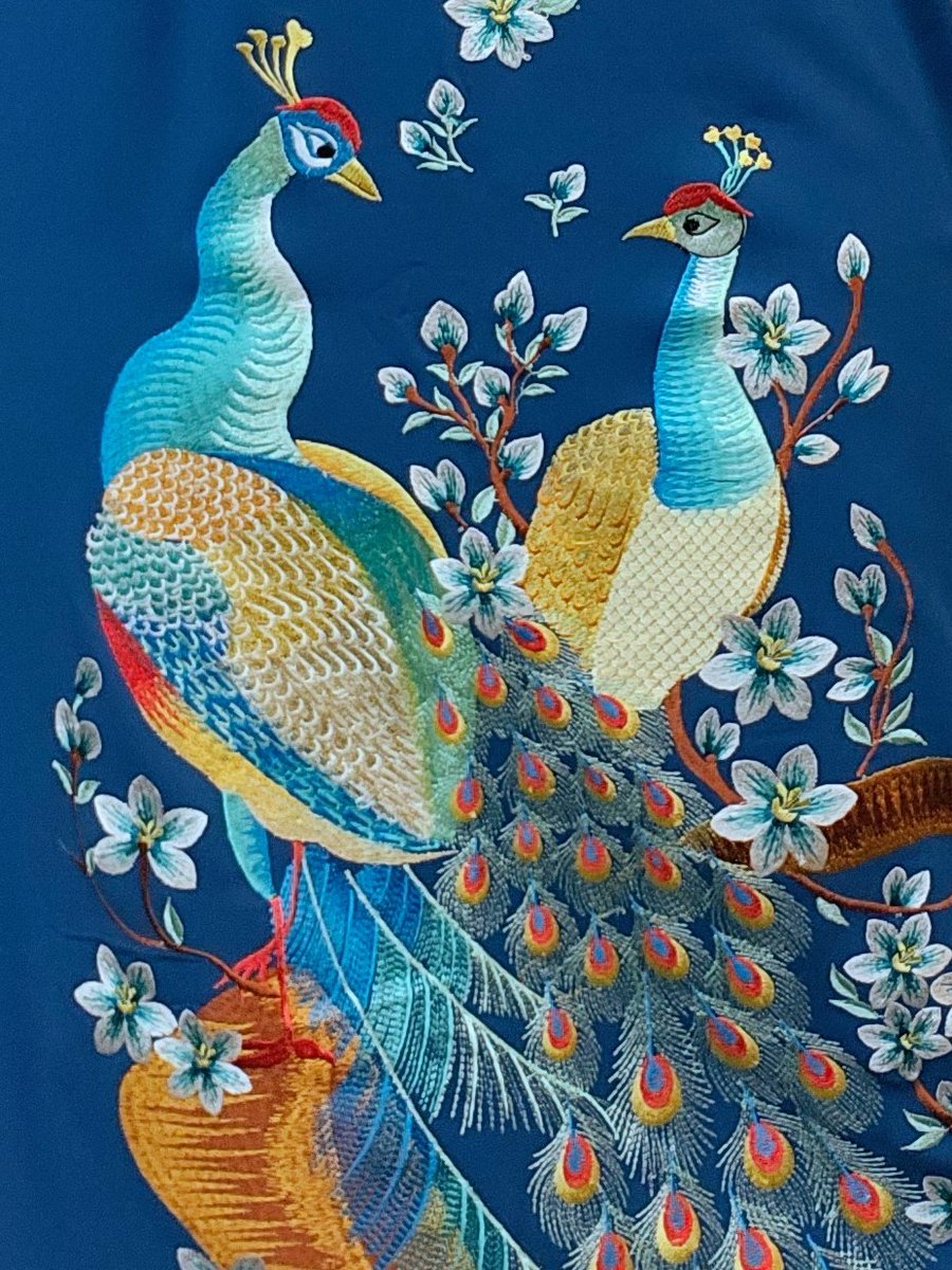RT @URUWA_L_O: 花と孔雀の柄はプリントではなく、もちろん刺繍です