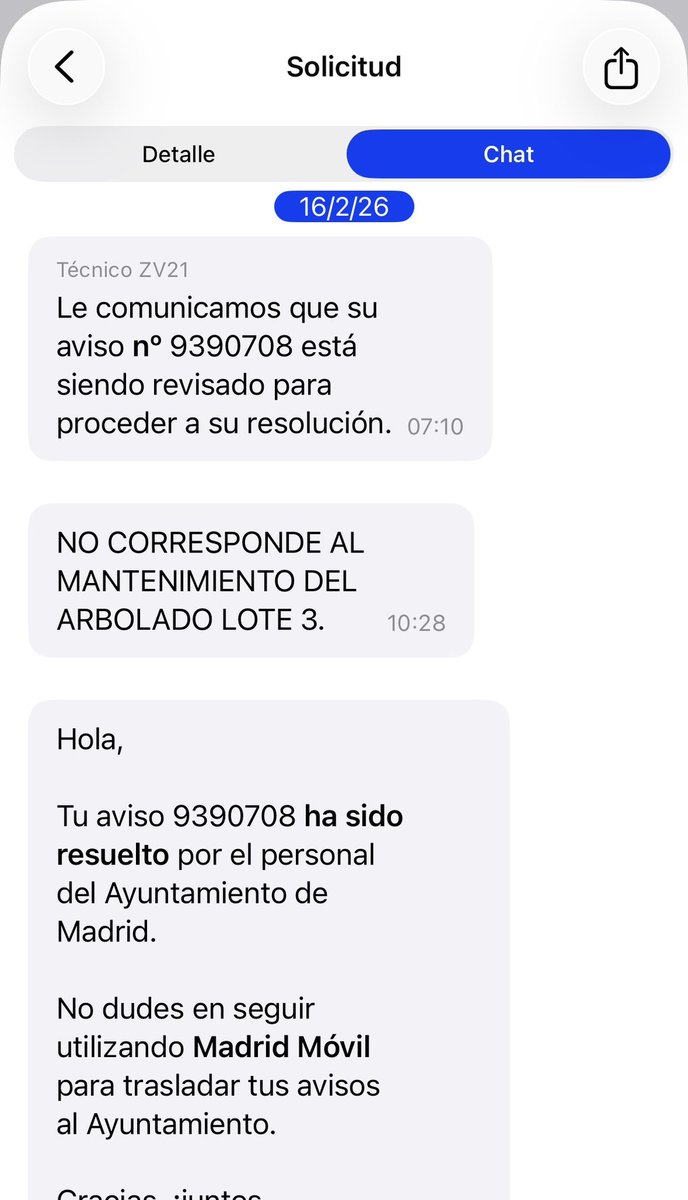 eltelefonillo's tweet photo. Este árbol a punto de caer, no corresponde con la zona de arbolado de @MADRID Por lo que podemos esperar a que caiga sobre un vehículo o peatón, que ya estará en su zona. Los vecinos no somos culpables de sus competencias o incompetencias. Si no es suyo, comuníquenlo al dueño https://t.co/9zarCNWeFR