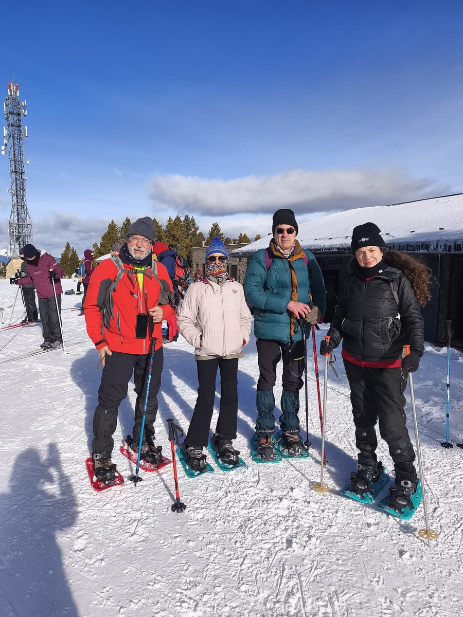 AEMartorell's tweet photo. 🗻⛷️Ahir vam fer raquetes de neu a Tuixent-La Vansa. Una circular de 10 km i 330 m de desnivell, entre boscos de pi negre, prats i cims nevats, amb bon temps i companyonia. I grans vistes del Cadí, Pedraforca, les muntanyes del Pallars i Andorra, Montsec i Turbó, blancs. https://t.co/4J2MFPwiD8