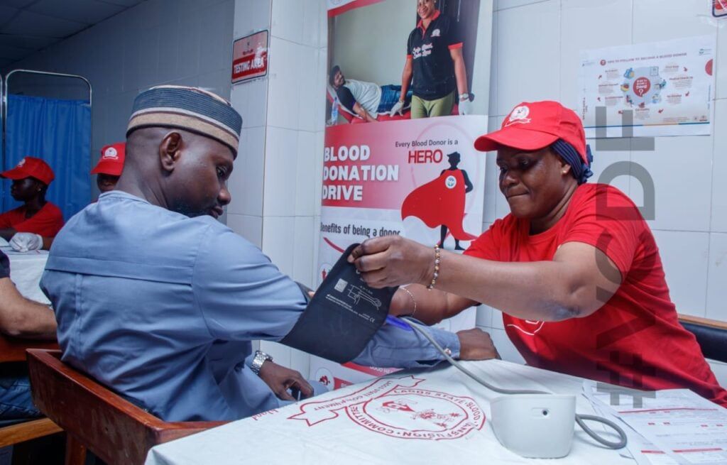 𝗟𝗮𝗴𝗼𝘀, 𝗳𝗼𝘂𝗻𝗱𝗮𝘁𝗶𝗼𝗻, 𝗥𝗲𝗱 𝗖𝗿𝗼𝘀𝘀 𝗺𝗼𝗯𝗶𝗹𝗶𝘀𝗲 550 𝗽𝗶𝗻𝘁𝘀 𝗼𝗳 𝗯𝗹𝗼𝗼𝗱 𝗶𝗻 𝗿𝗲𝗰𝗼𝗿𝗱-𝗯𝗿𝗲𝗮𝗸𝗶𝗻𝗴 𝗱𝗿𝗶𝘃𝗲

𝗥𝗲𝗮𝗱 𝗠𝗼𝗿𝗲: punchng.com/lagos-foundati…