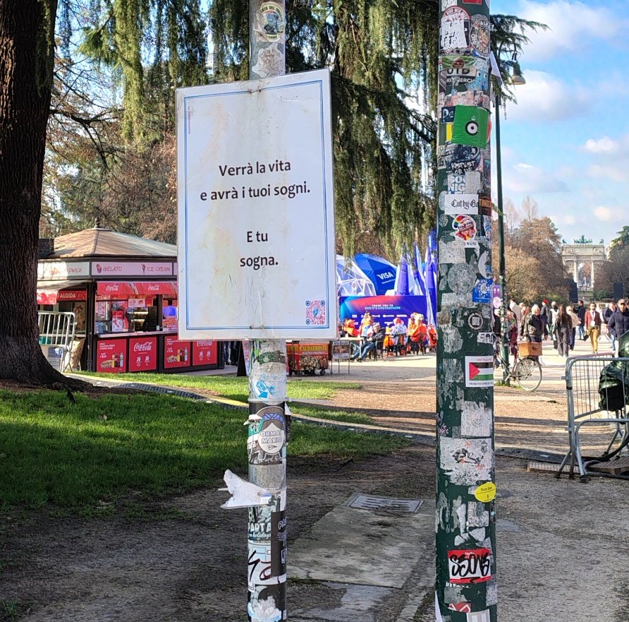 Gianna2119's tweet image. #PMJWeeklyChallenge
#TuttingTypography #Week33
@pmj_photos 
Life will come
And have your dreams.
              And you
               DREAM.