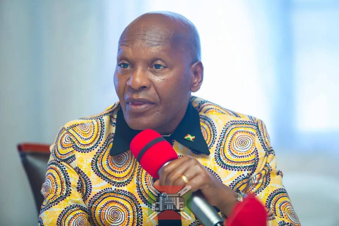 NdayiSimeo79431's tweet image. kuwu musi w, Imana, le 15/2/2026,Imvukira za commune #Matongo zarakoraniye hamwe munama idasanzwe aho bashikirijwe ivyaranguwe mumezi 6 nibigoye kurangurwa harimwo kubaka igorofa rizokorerwamwo ubuzi butandukanye muri commune. Umukuru Wa @nshingamateka akaba nawe yari mwiyo nama.