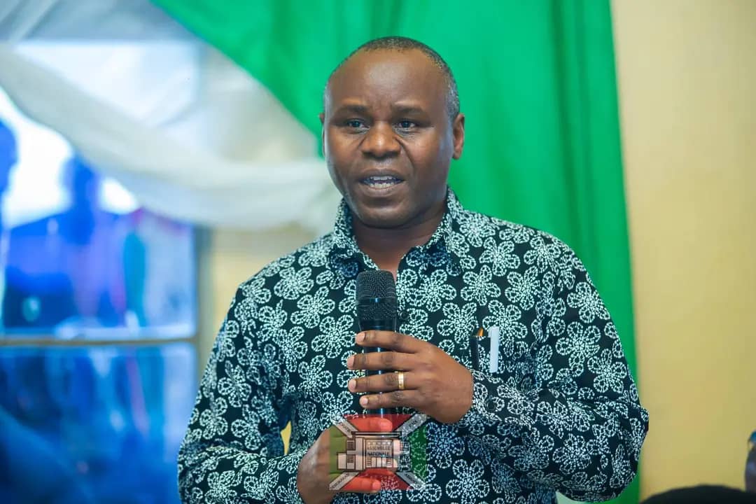 NdayiSimeo79431's tweet image. kuwu musi w, Imana, le 15/2/2026,Imvukira za commune #Matongo zarakoraniye hamwe munama idasanzwe aho bashikirijwe ivyaranguwe mumezi 6 nibigoye kurangurwa harimwo kubaka igorofa rizokorerwamwo ubuzi butandukanye muri commune. Umukuru Wa @nshingamateka akaba nawe yari mwiyo nama.