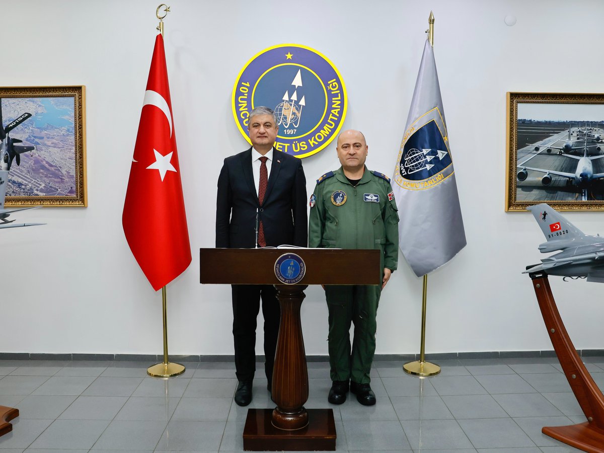 10’uncu Ana Jet Üs Komutanımız Hava Pilot Tuğgeneral Kemal Güleç’i ziyaret ettik.

Ziyaretimizde; savunma hizmetlerimizin etkinliği, kurumlarımız arasındaki koordinasyon ve ilimizde yürütülen çalışmalarla ilgili değerlendirmelerde bulunduk.

10’uncu Ana Jet Üs Komutanımız Hava