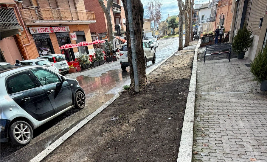 EAniballi's tweet photo. Guidonia – Guidonia – Lavori pubblici sui marciapiedi privati di via dell’Unione, e c’è l’interesse di un consigliere di maggioranza https://t.co/RZRwhjWskB https://t.co/a1eYs3DqOI
