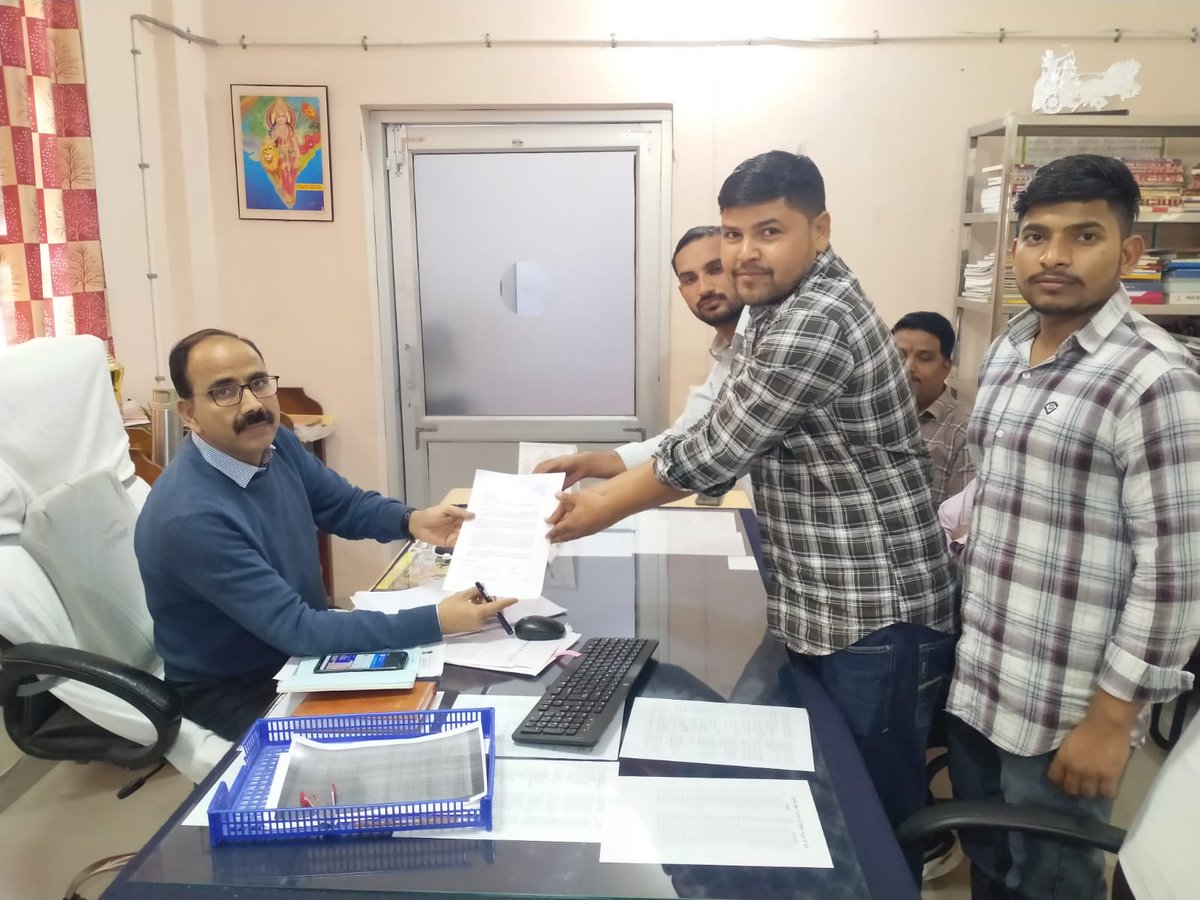 लाइब्रेरियन स्टाफिंग पैटर्न और नईं भर्ती को लेकर अतिरिक्त निदेशक अशोक जी शर्मा से मुलाकात की और निवेदन किया कि  सरकार के सामने हमारा पक्ष रखे 
शर्मा साहब ने पूरा आश्वासन दिया है उसके लिए धन्यवाद 🙏🙏