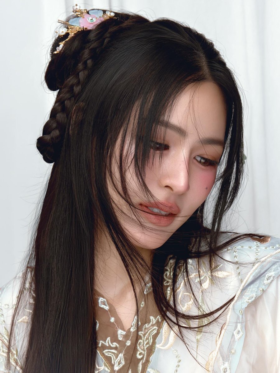 [ IG linglingkwong Update : 260216 ]

除夕快樂 🧧🧧🧧
祝大家馬年大吉❤️🐴🧨健健康康 🧣
Happy Chinese New Year 🍊🍊🍊🍊

#linglingkwong #หลิงหลิงคอง 
<a href="/linglingsirilak/">linglingsirilak</a>