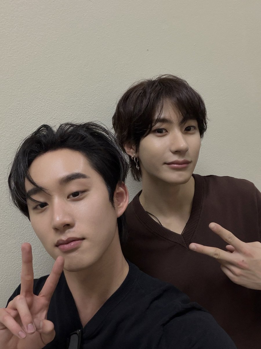 Gue kaget, gue kira dia foto sama jeff bae (ternyata nyawa gue belom kekumpul)
