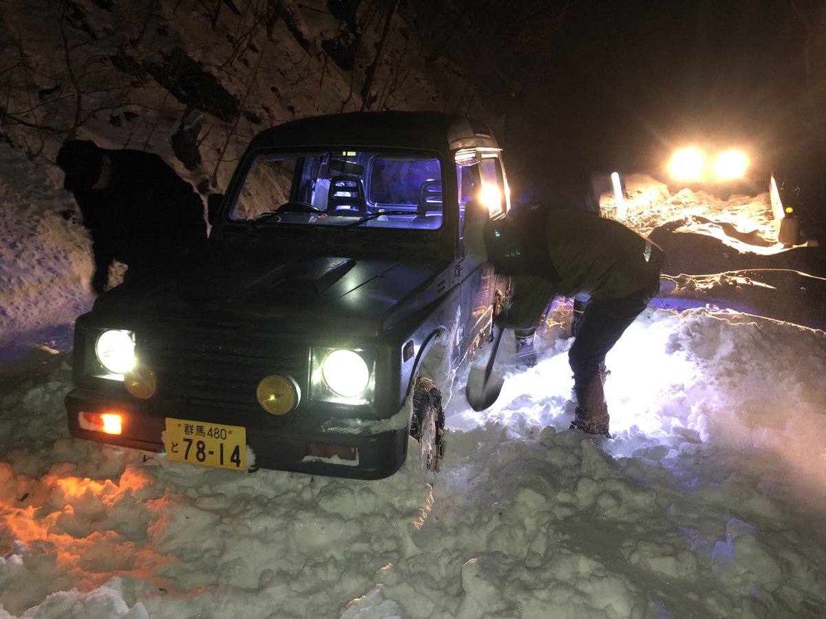 8hatchi's tweet image. フロントのプロペラシャフトベアリングもガタが大きくなってるから交換しよう。
大して走ってないのにガタが出てるのは一昨年のひと晩かけて走ったスノーアタックが原因だと思う⛄️
無雪期なら1時間もあれば通れる所を10時間かけても通過できなかった😫
#ジムニー #JA11