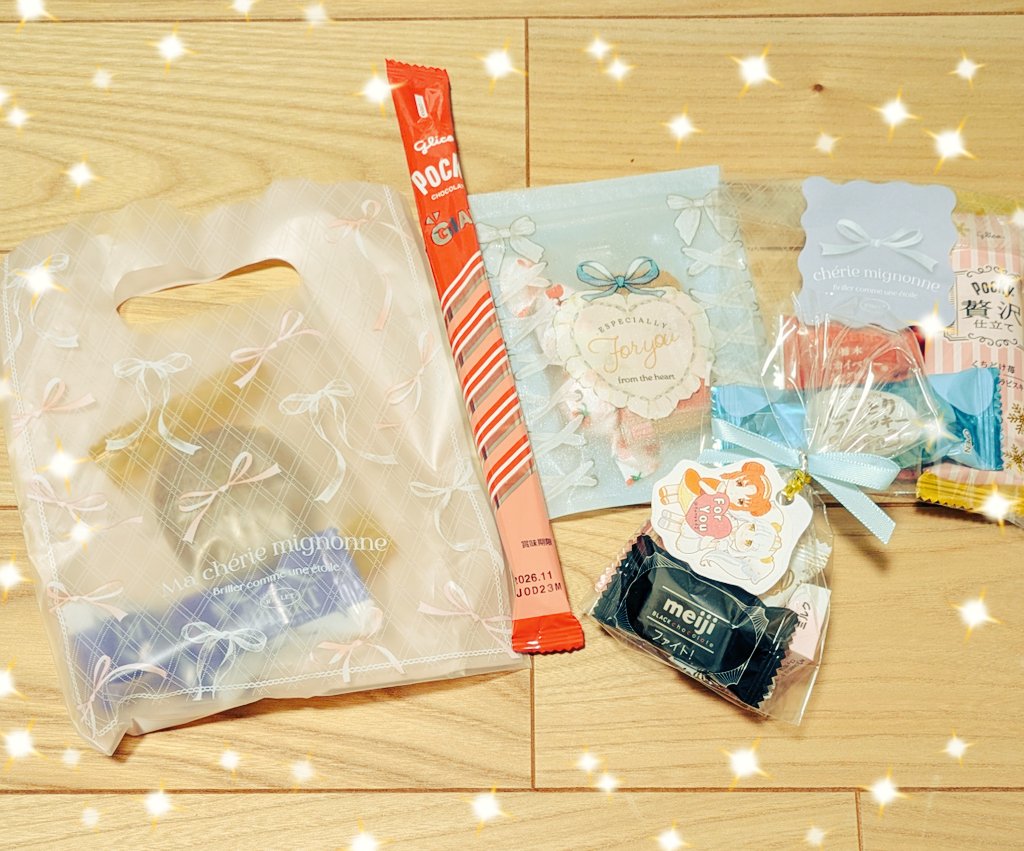 先日のライブで交換していただいたフレカとお菓子✨✨
本当に皆様優しいし、フレカが可愛すぎるしでとても幸せです😊
お会いした皆様、本当にありがとうございました！！