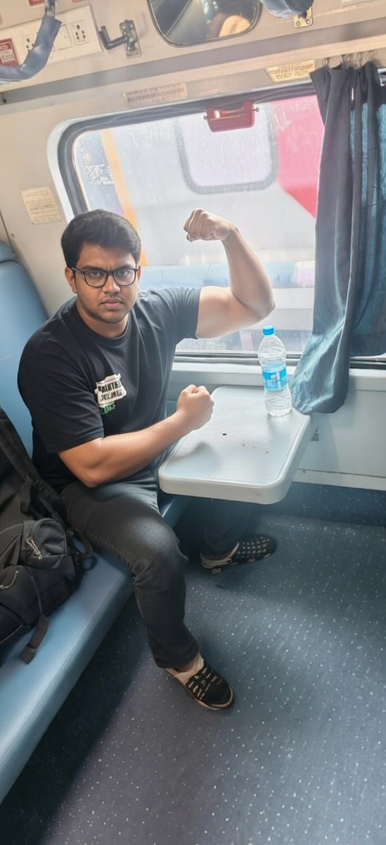 Who is ready to flex their bicep against me? 😡😡.