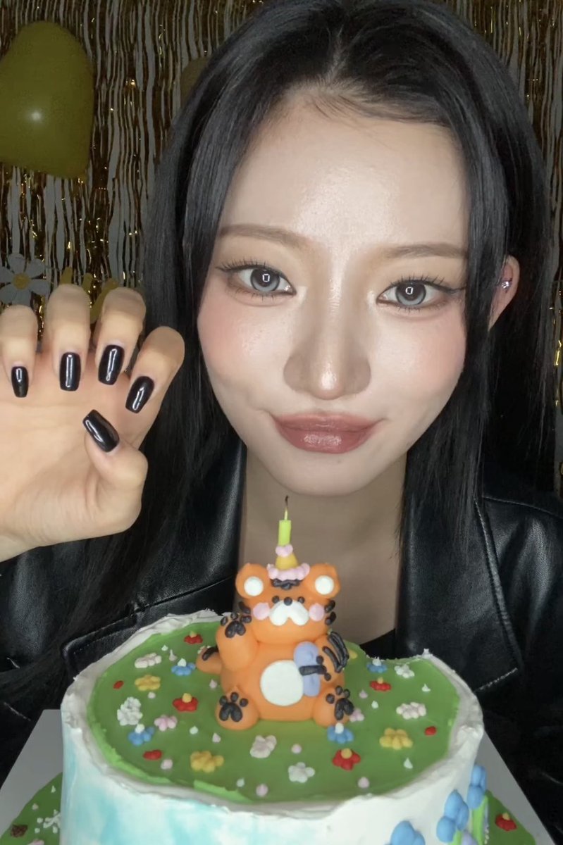 elise! ☁️🏰 tweet media