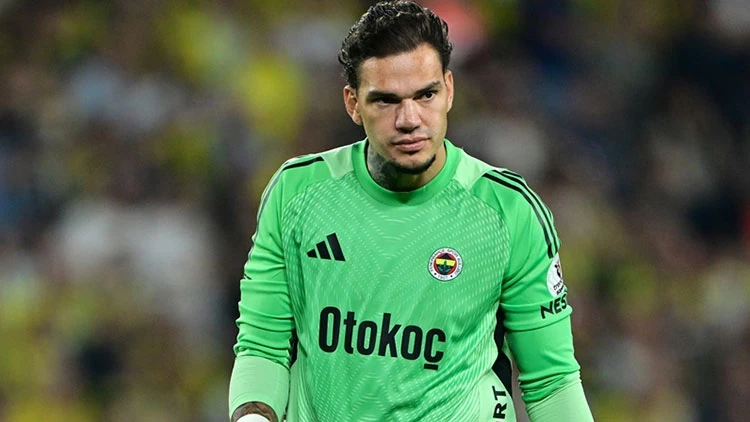 ZaferErtas_'s tweet photo. Ederson bence dünyanın en iyi aktif kalecilerinden biridir. Şuan Fenerbahçe gönderme kararı alsa dünyada Brezilyalı eldiveni transfer etmek istemeyecek bir tane bile takım olduğunu düşünmemekteyim. Türkiye maalesef her alanda kaostan beslenen bir ülke lakin destek zamanıdır. https://t.co/2TzN08RqXC