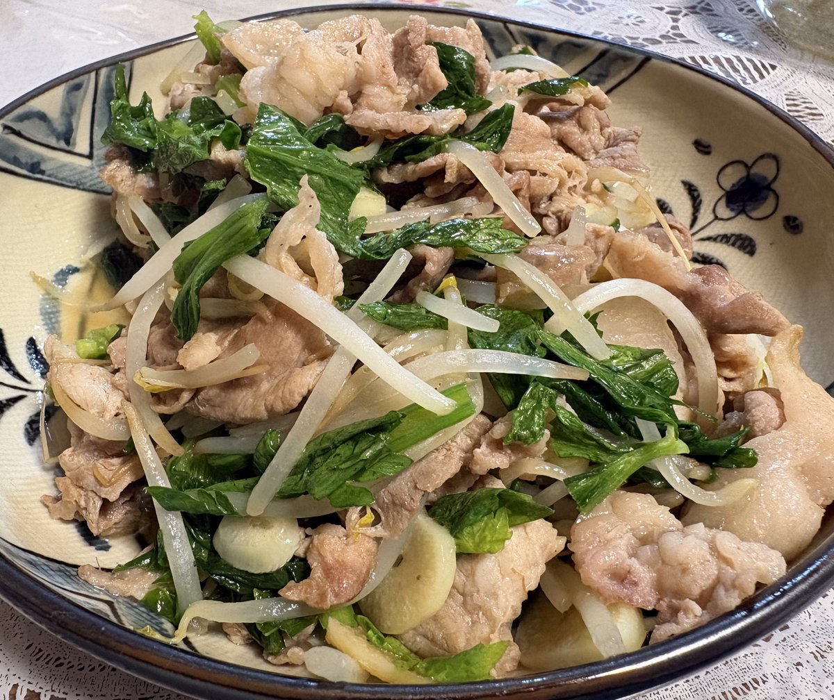 セロリの葉っぱ捨てずに使って良かった〜！最近素材の効能見るのがマイ