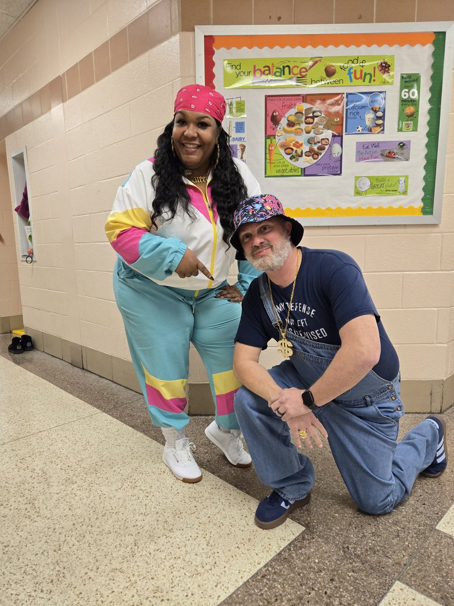 BradburyHeights's tweet image. 9️⃣0️⃣TH DAY OF SCHOOL CELEBRATION🎉
In most states a school year is 1️⃣8️⃣0️⃣ days long, meaning that the 9️⃣0️⃣th school day is halfway mark❗️What better way than to celebrate like we are back in the 1️⃣9️⃣9️⃣0️⃣'s! 

#bradburyheights #BHES #BHESPTOSQUAD #BHESEagles