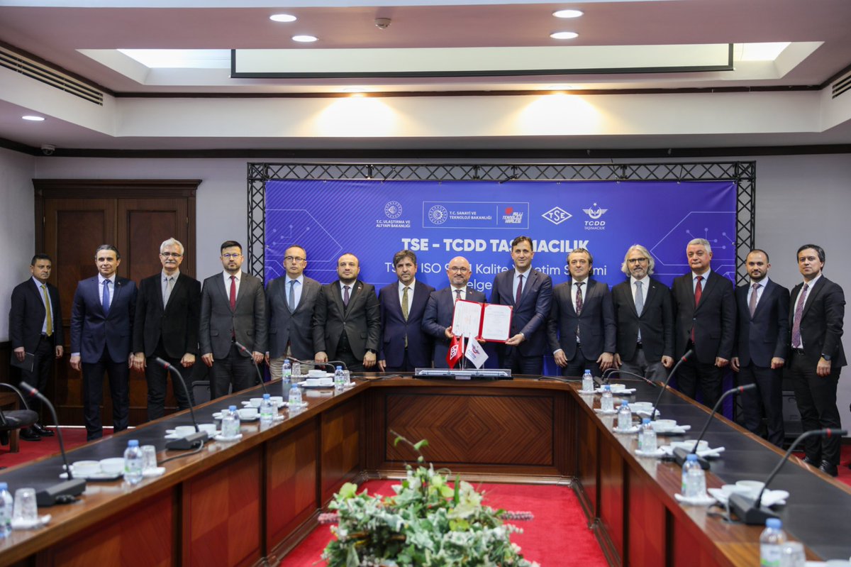 Türk Standartları Enstitüsü (<a href="/TSEKurumsal/">TSE</a>) iş birliğiyle yürüttüğümüz çalışmalar neticesinde almaya hak kazandığımız TS EN ISO 9001 Kalite Yönetim Sistemi Belge Töreni'ni Genel Müdürümüz Sn. <a href="/uyalcin_/">Ufuk Yalçın</a>’ın katılımıyla gerçekleştirdik. 

Yük ve yolcu güvenliğini, operasyonel