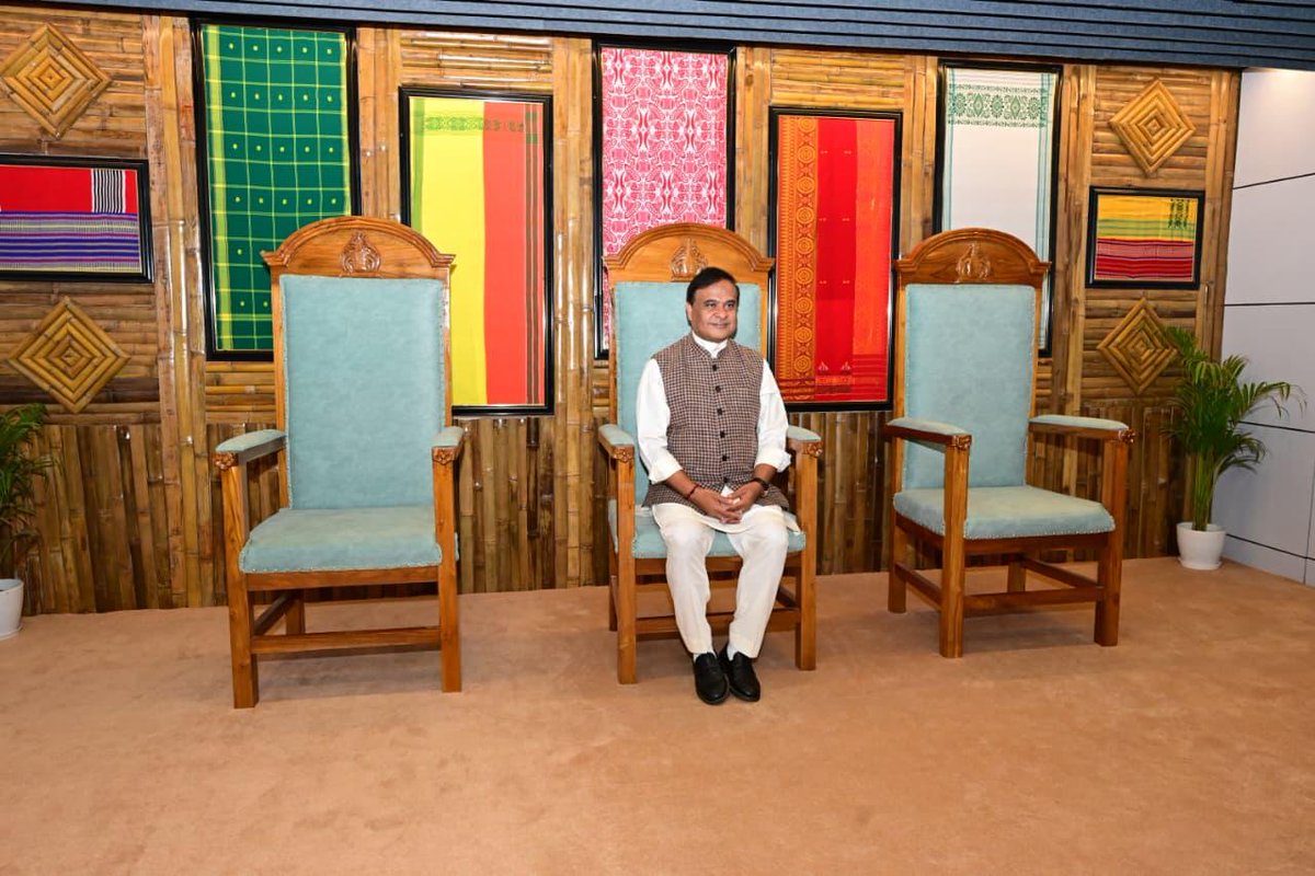 himantabiswa's tweet photo. Do visit the new Digital Museum at the Assam Legislative Assembly Complex. Several new age technologies have been deployed to recreate the glorious contribution played by our legislature in building Assam.
 
I found the depiction of some our stalwarts extremely life like. https://t.co/Tkv3iiowg1