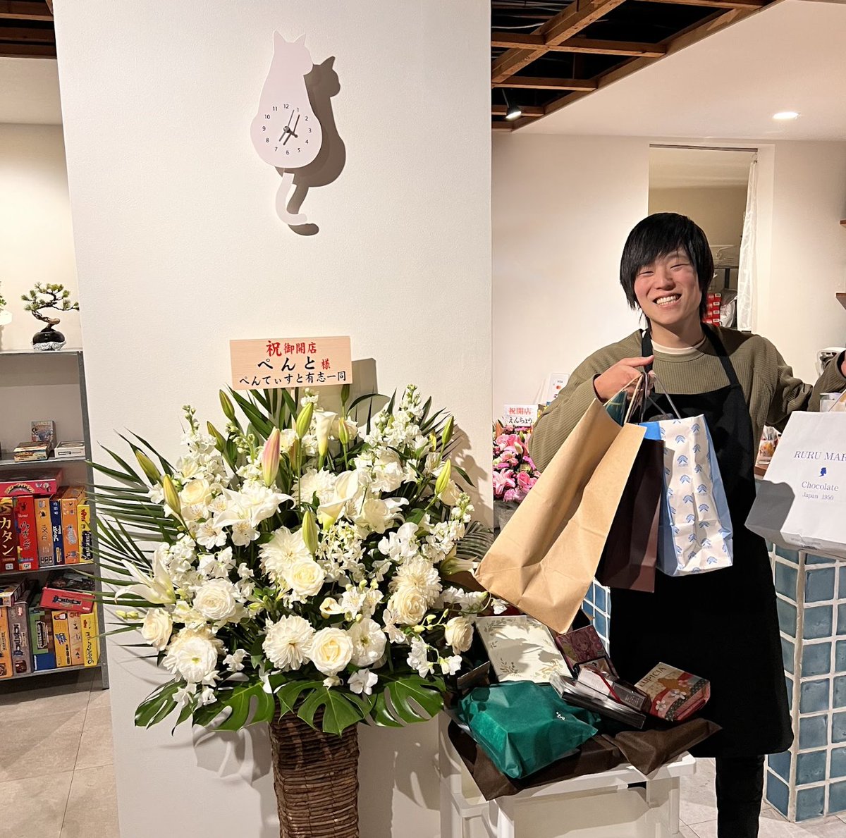 みなさんこんにちは、ぺんとです！

いつも動画や配信を見てくれて、本当にありがとうございます！
そして、ここ2週間ぐらい配信や動画投稿ができてなくてごめんなさい！

実はここ数ヶ月ずっと隠れて準備していたことがあって、今日はみなさんにご報告があります！

私ぺんとは、この度・・・