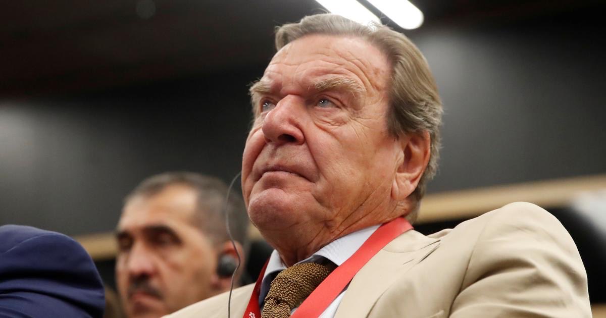 There is no greater disgrace in modern German politics than Gerhard Schröder. 

He is a mercenary in a suit who chose Russian gas money over European security.

A huge traitor