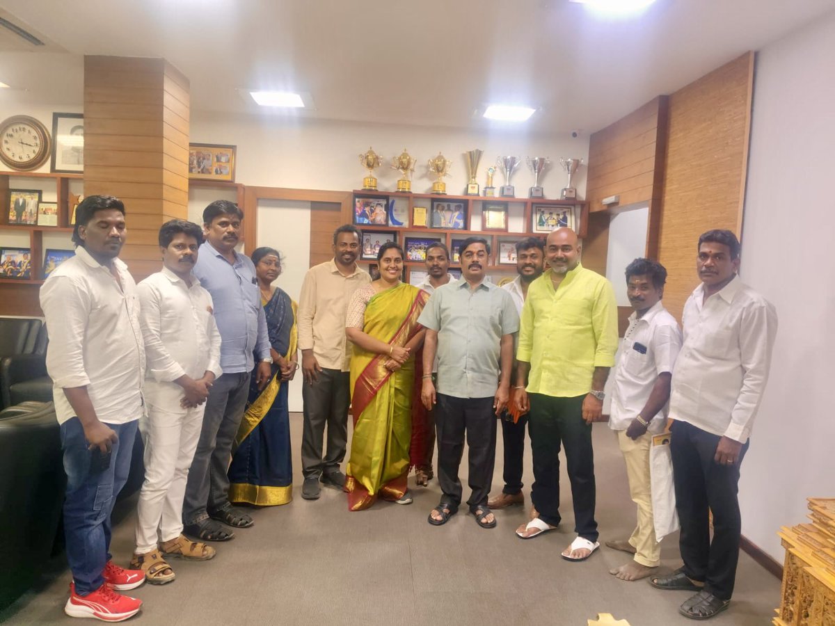 Rajeswaripriya3's tweet photo. இன்று (16/02/2026) சென்னை வடபழனியில் இந்திய ஜனநாயக கட்சியின் தலைவர் பாசத்திற்குரிய அண்ணன் திரு ரவி பச்சமுத்து அவர்களுக்கு சென்னை, கோவளம் ஈசிஆர் சாலையில் நடைபெறவிருக்கும் அனைத்து மக்கள் அரசியல் கட்சியின் பெண்கள் பாதுகாப்பு மாநாட்டிற்கு அழைப்பு விடுத்த இனியத் தருணம். @RaviPachamuthu