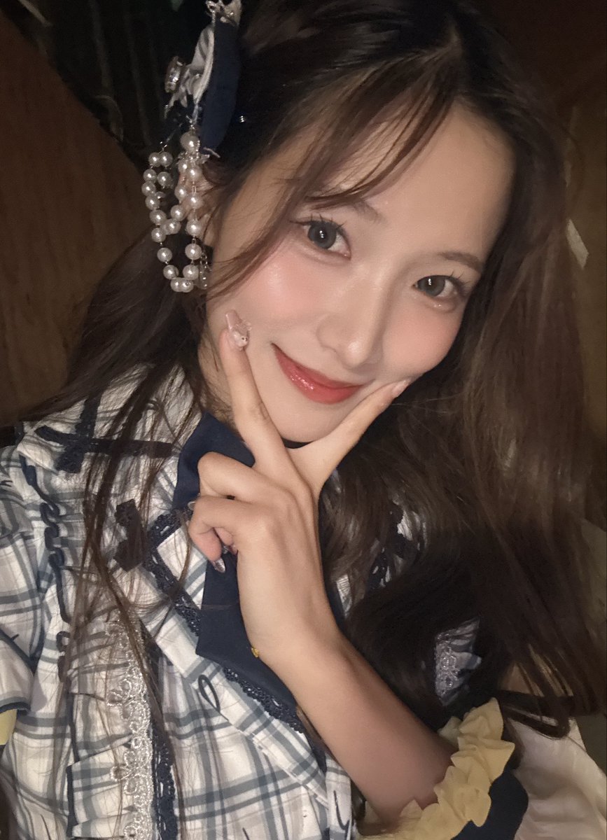 チェック衣装のオンライン特典会の先着販売がこの後20時から開始されます🤍🌟
ぜひチェックしてねん,,>᎑<,,💛

온라인 특전회 판매가 오늘 오후 8시부터 시작해용🤍많관부💭