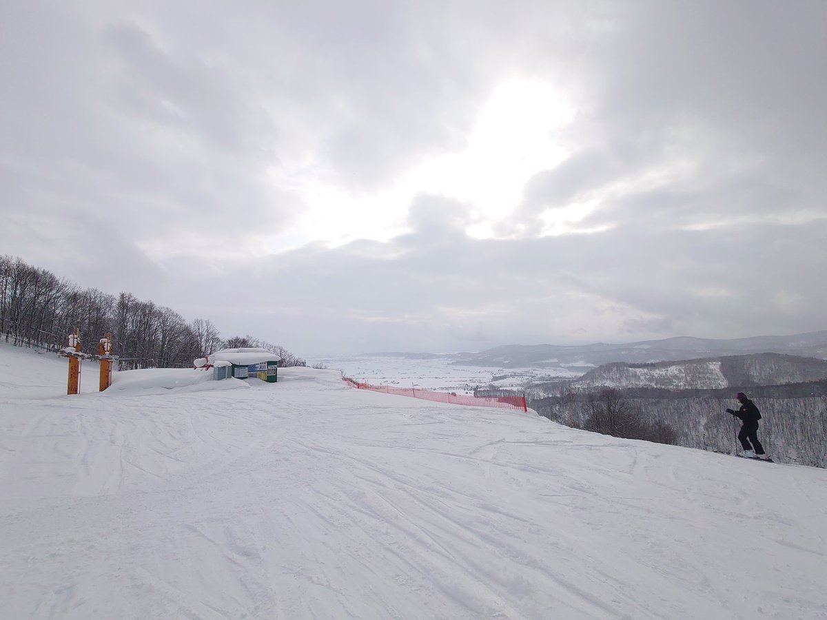 farm1028's tweet photo. ぴっぷスキー場

コンパクトなスキー場だけど、楽しめる感じのスキー場だった。
雪はガリガリオンザパウダーだったからちょっと怖い感じ。降ったり太陽出たりだったから滑ってるうちに少し上乗せされる感じでちょっと良いところもあったけど恐恐滑ってた。
ご飯も人もリフト代もよい印象 https://t.co/dTbVqml4eP