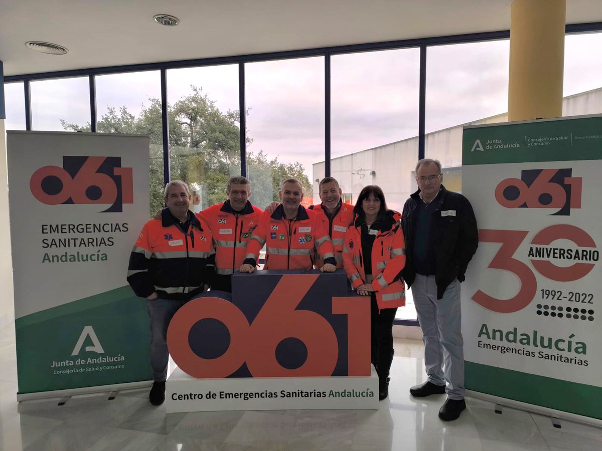 Hoy quiero manifestar, con la misma claridad con la que tomo el pulso a un paciente, por qué estoy en huelga.

En el 061 tenemos 100% de servicios mínimos en nuestros turnos asistenciales, pero la jornada de Formación Obligatoria retribuida como parte de nuestra jornada laboral