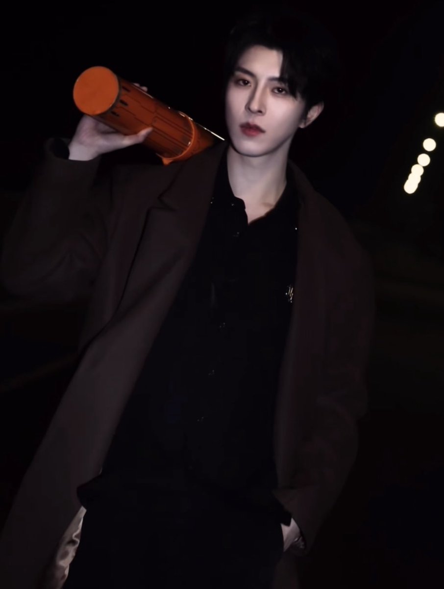 NO WAY how can someone look so damn HOOOOOTT!!!