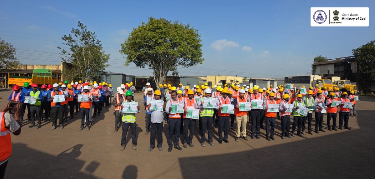 nlcindialimited's tweet photo. Mine–II organised a safety awareness programme during the visit of DDMS (Electrical). Pamphlets on the OSH Code 2020 were distributed, reinforcing safe electrical practices and compliance with safety norms.
#NLCIndia #MineSafety #OSHCode #SafetyAwareness
@CoalMinistry @kishanreddybjp @satishdubeyy