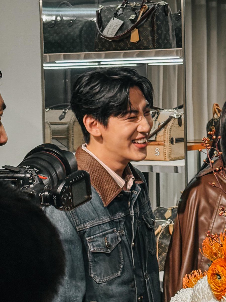 House ambassador Louis Vuttion หล่อมากค้าบบบ 
©️namwan.364

#BamBamxLVMonogram130
#LVMonogram130 #LouisVuitton
#BamBam <a href="/BamBam1A/">BamBam</a>