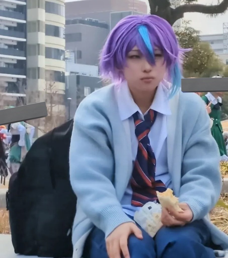 ちなみにこちら🌟、🥞に断られ自分で食べている🎈です
🌟くんが撮ってくれた