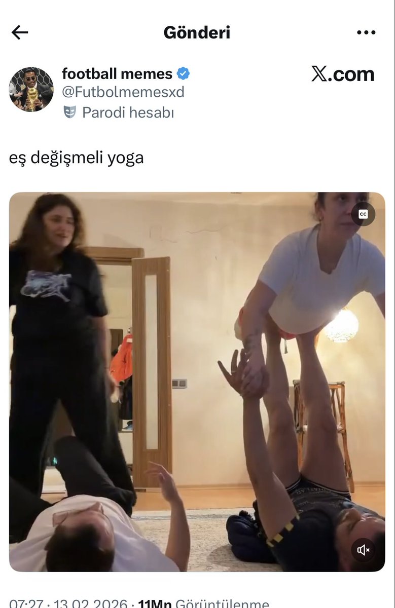 Domuz eti mi yedirdiler  bu genişlere acaba? Bu genişlik bizim topraklara ait değil. Yok arkadaşının kocasına sarıl yok eş değiştirmeli yoga yap. 😡