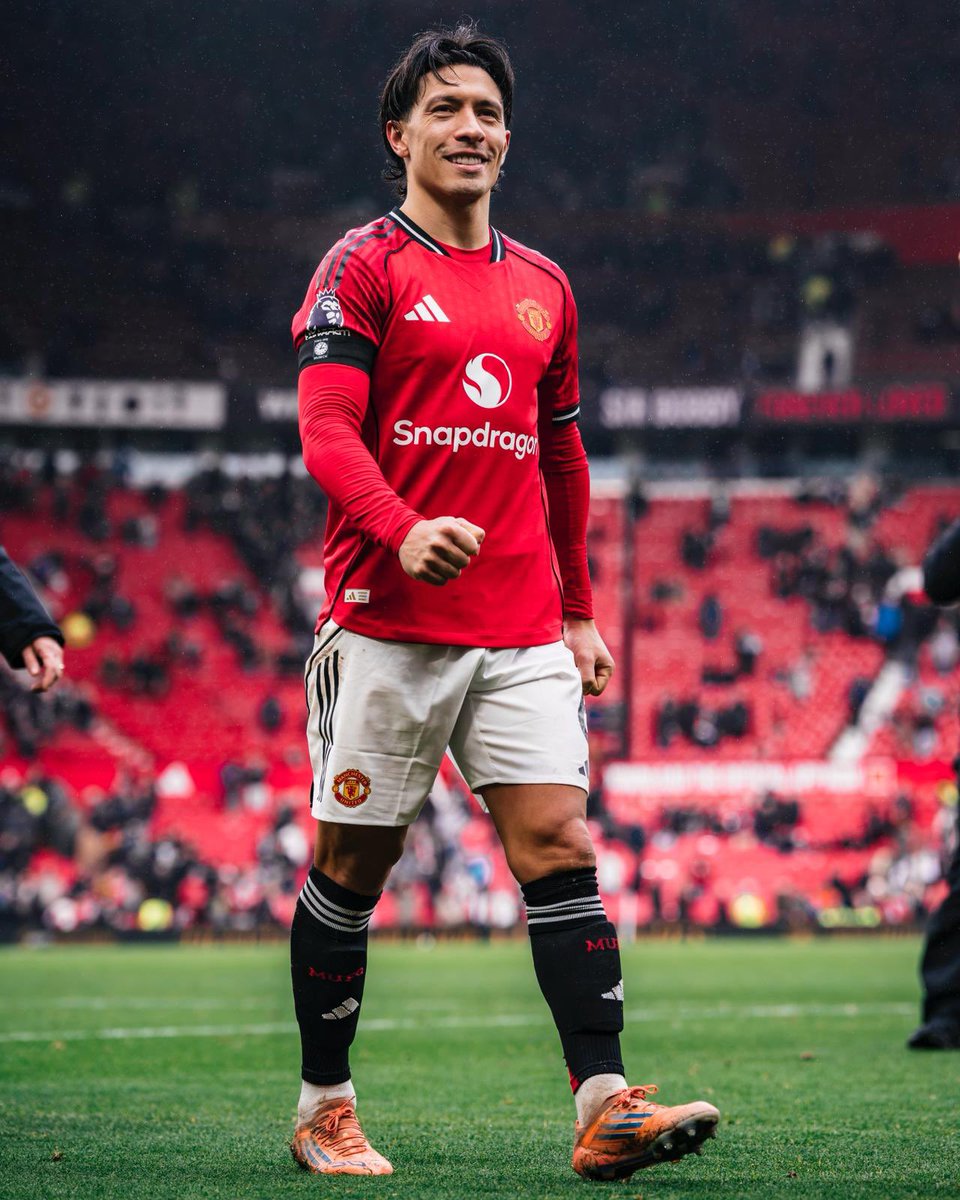🚨🗣 Owen Hargreaves on Lisandro Martinez:

"He was a CLASS act. He’s had a difficult time with injury but he’s a proper character, a proper personality. The Argentinian boys have real heart and he spoke about that, actually: what it meant to play for Manchester United, the