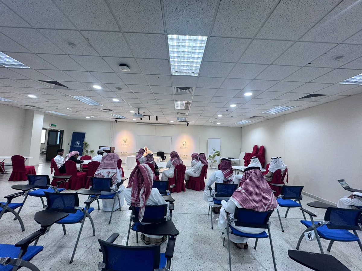 كلية القانون tweet media