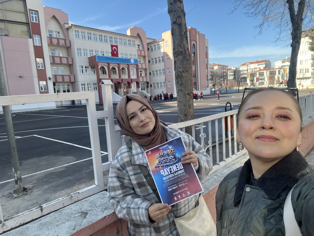 Bir mısra bir sahneye,
Bir fikir bir kürsüye,
Bir ses bir alkışa dönüşür… ✨

Bilgi Yarışması 📚, Münazara 🗣️, Tiyatro 🎭, Şiir 📖 ve Müzik 🎶 alanlarında gençlerimizin yeteneklerini keşfetmeleri için onları bilgilendiriyor, hayallerine giden yolda yanlarında oluyoruz. 🚀