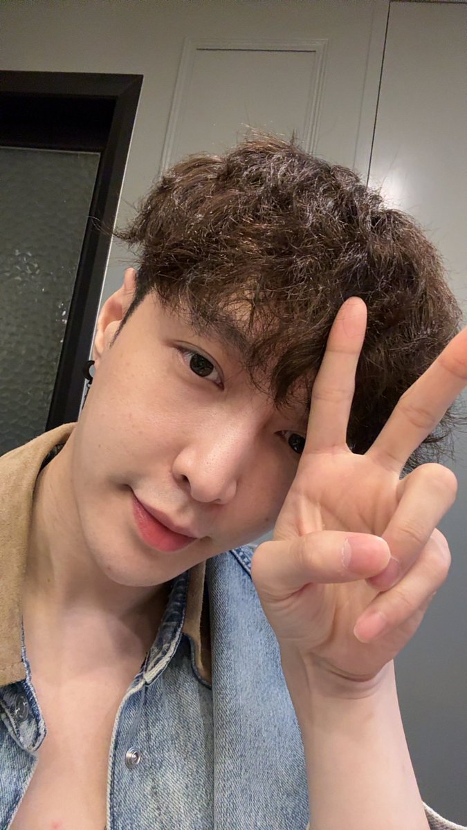 layzhang's tweet image. Time for New Year’s Eve Dinner! Happy Chinese New Year!