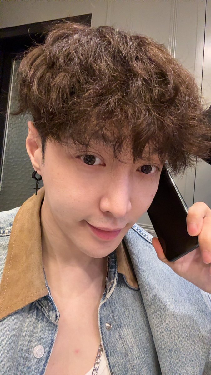 layzhang's tweet image. Time for New Year’s Eve Dinner! Happy Chinese New Year!