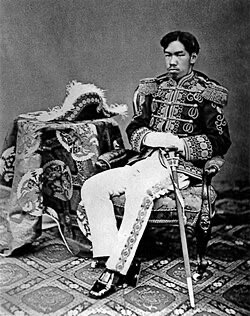 喫煙所で煙草吸ってましたら地元にて割と一日中外ほっつき歩いてる事で