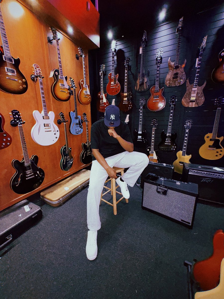 Phonixthecool tweet media