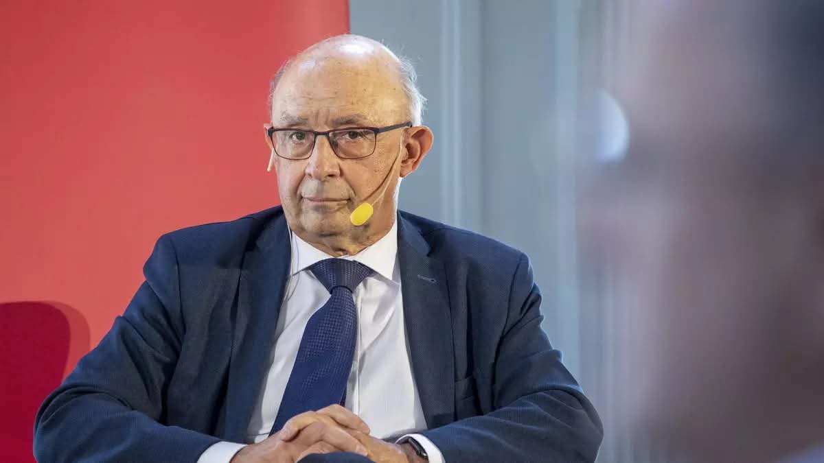 Hablamos del mayor caso de corrupción de la historia de España.
El fraude de Montoro PP no son solo los 35,5 millones €, son los miles d millones no abonados a Hacienda por sus leyes a la carta...