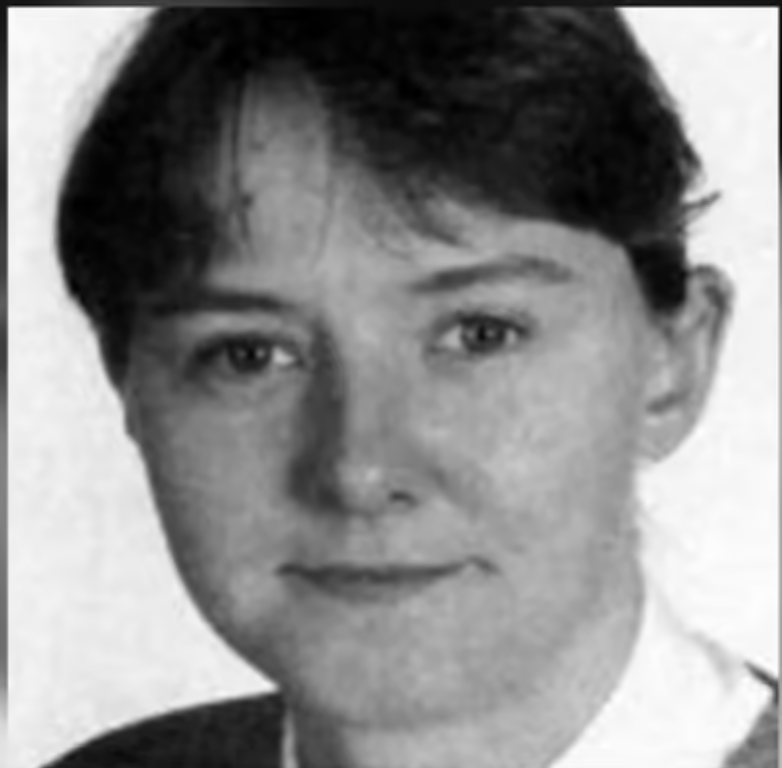 #PoliceFamily - remembering <a href="/syptweet/">South Yorkshire Police</a>  police officer Gina Rutherford killed on duty when car crashed into river
orlo.uk/rSPRi