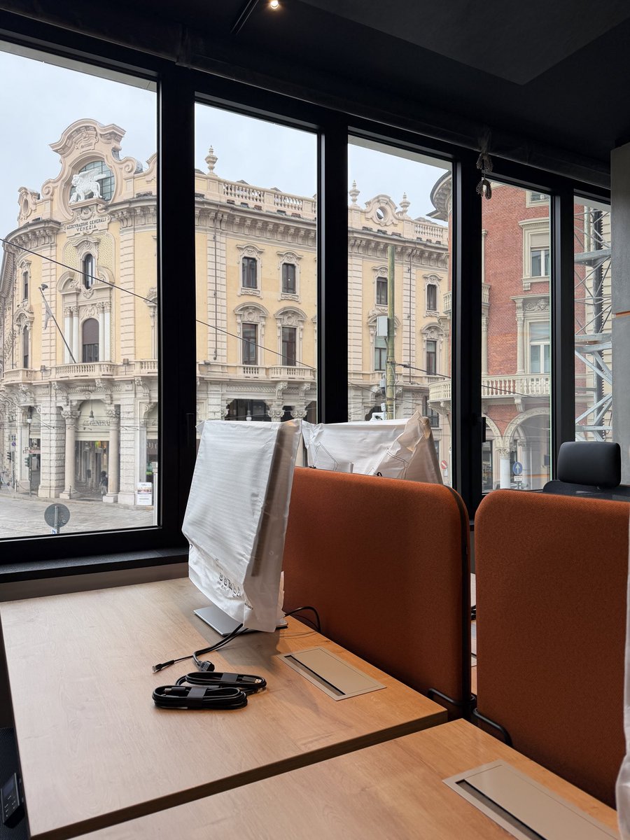 Forever Laura tweet media