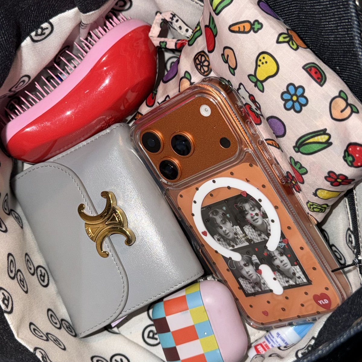 feb so far 🩴🍓🧳