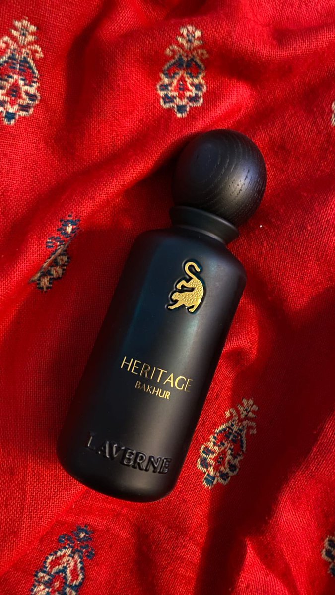 عطر هرتج من لافيرن رهيب وفواح  وكثير يسالوني وشهو عطرك لمن اتعطر منه وهذا واحد من الاسباب الي يخليني ارجع اشتريه مره وثنتين وثباته مايختلف عليه اثنين✌🏻