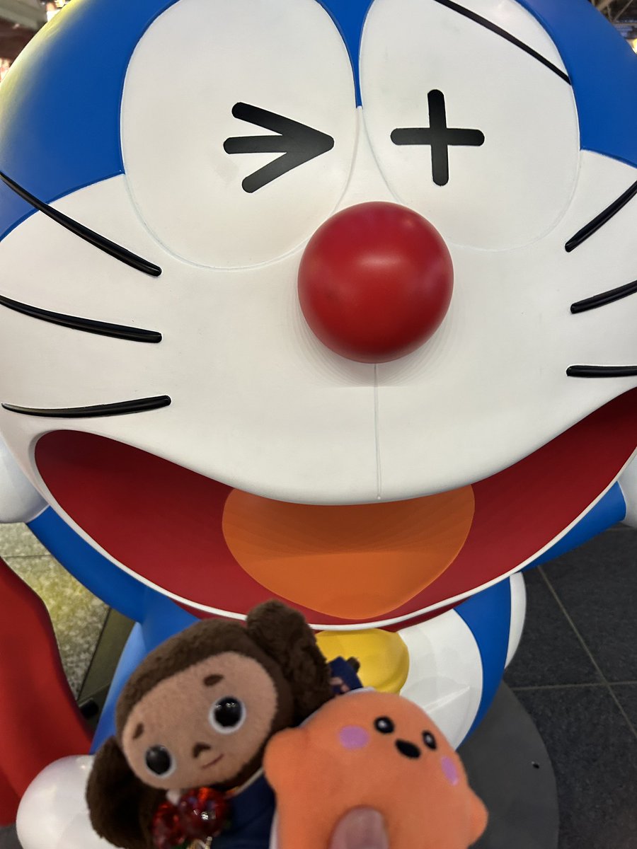 昨日、大阪駅の時空の広場に大きなドラえもん居た💙 ドラちゃん大好き