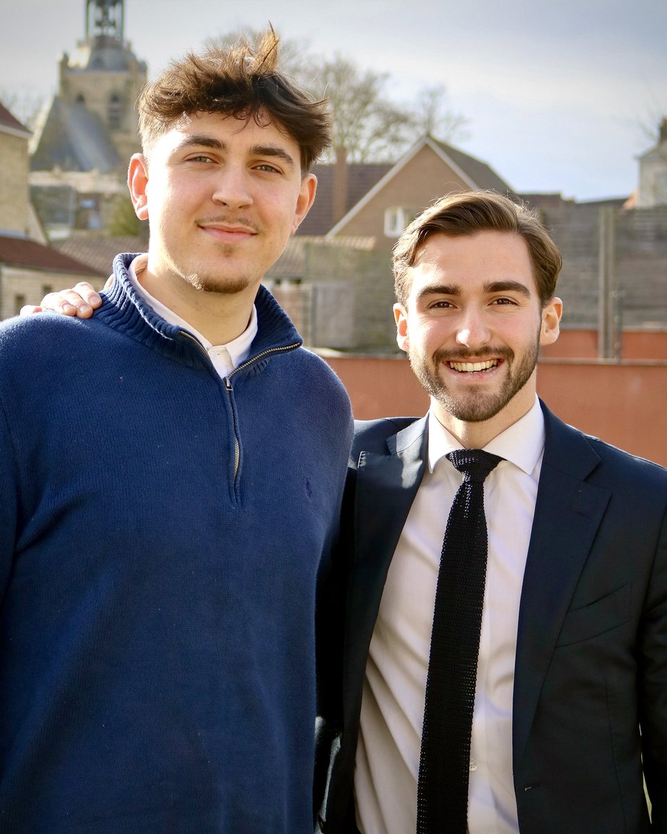 🇫🇷 Bourbourg, ville de transmission ! 🙌🏻

J’annonce la présence de Dorian Bassemon sur ma liste. 

➡️ Étudiant en santé 🥼, 🎺 musicien à l’Orchestre d’Harmonie de Bourbourg, natif de Bourbourg et issu d’une famille bourbourgeoise réputée (petit-neveu de l’ancien Maire respecté).